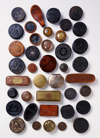 A Selection Of Snuff And Tobacco Boxes, 18th / 19th Century à 