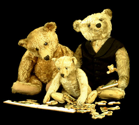 A Selection Of Steiff Teddy Bears Doing A Jigsaw Puzzle à 