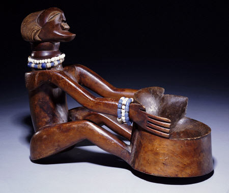 A Songye Female Bowl Bearer Carving à 