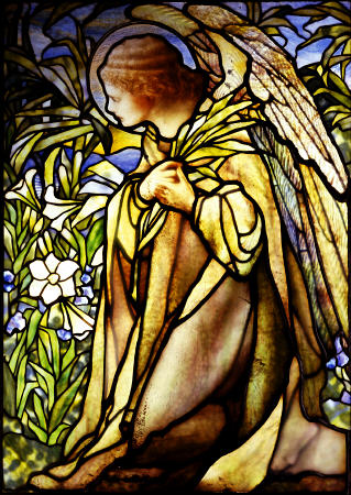 A Stained Glass Window Of An Angel By Tiffany Studios à 