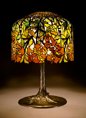 A ''Trumpet Creeper'' Leaded Glass And Bronze Table Lamp à 