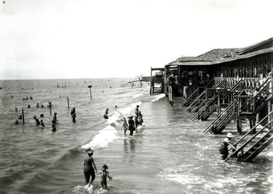 A Bathing Establishment Viewed from the Sea, the Lido (b/w photo) à 