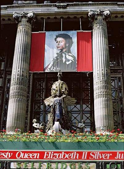Banner celebrating Queen Elizabeth IIs Silver Jubilee in 1977 à 