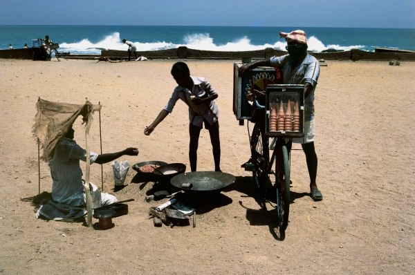 Beach-side vendor, Kanyakumari (photo)  à 