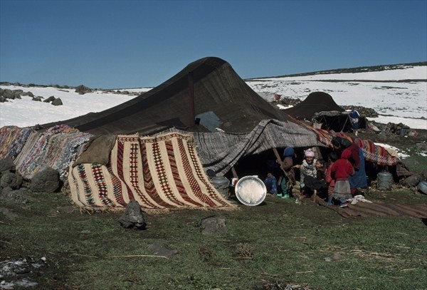 Berber Camp in Atlas (photo)  à 