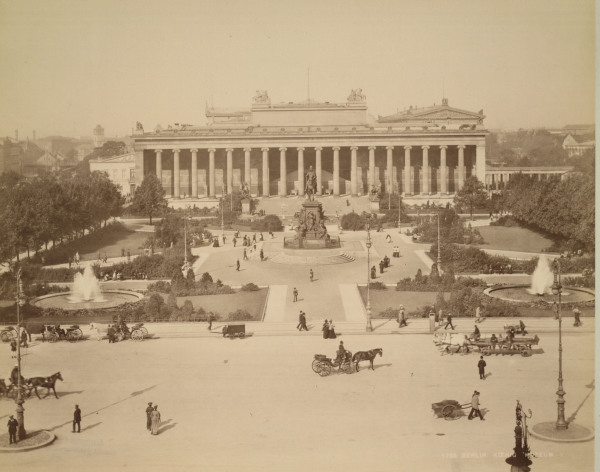 Berlin, Altes Museum / Foto Lévy à 