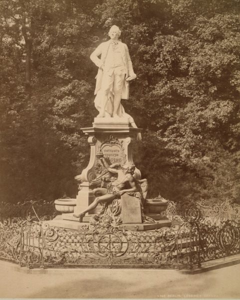 Berlin, Lessing-Denkmal / Foto Lévy à 