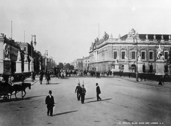 Berlin,Blick von Schloßbrücke a.Denkmal à 