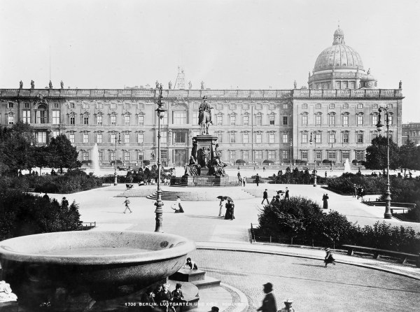 Berl.Stadtschloß vom Lustgarten/Levy à 