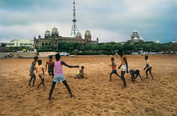 Children Playing at Marina beach, Chennai (photo)  à 
