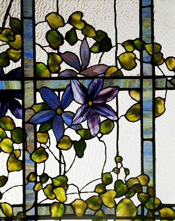 Detail Of A ''Clematis'' Leaded Glass Three-Sectioned Skylight By Tiffany Studios For The Harbel Man à 