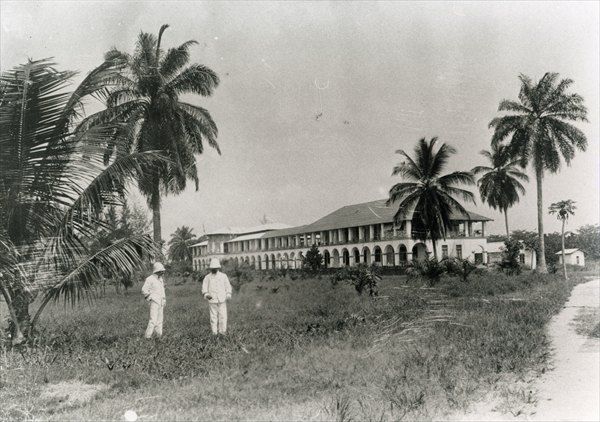 European hospital in Douala, Cameroon , c.1910 (b/w photo)  à 