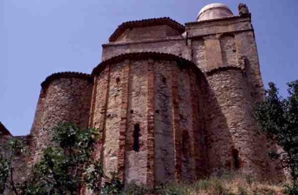 Exterior view of the apse (photo) à 