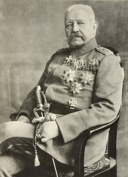 Field Marshal Paul von Hindenburg (b/w photo)  à 