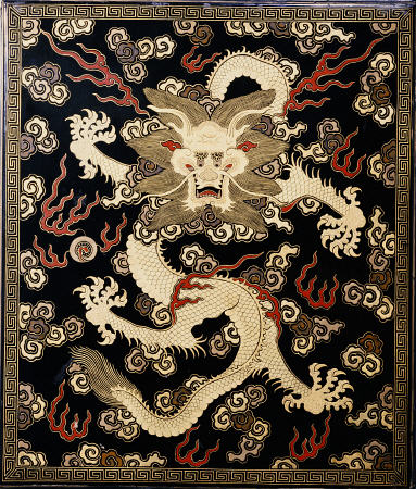 Fine Imperial Polychrome Black Lacquer Ink Cake Box Cover Depicting A Five Clawed Dragon à 