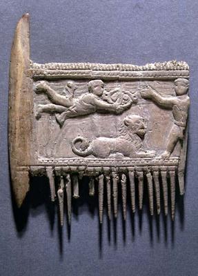 Fragment of a hair comb seen from the back with a relief depicting a religious scene, Greek (ivory) à 
