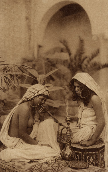 Harem girls smoking a hookah, from an early 20th century postcard (sepia photo)  à 