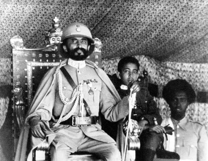 Haile Selassie 1st last emperor of Ethiopia in 1930-1936 and 1941-1974 here on the throne à 