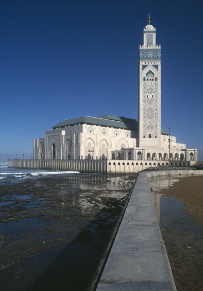 Hassan II Mosque, built 1986-93 (photo)  à 
