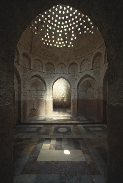 Interior of the Hammam al-Jadid, also called the ''New Bath'' (photo)  à 