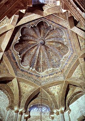 Interior of the dome over the mihrab, 965 AD (photo) (see also 88985) à 