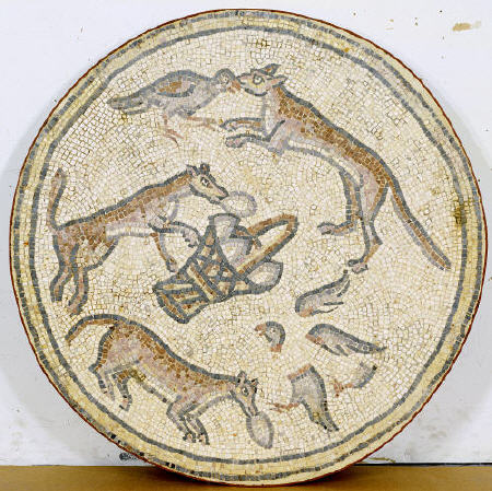 Late Roman / Byzantine Mosaic Roundel Depicting Foxes And A Basket Of Eggs à 