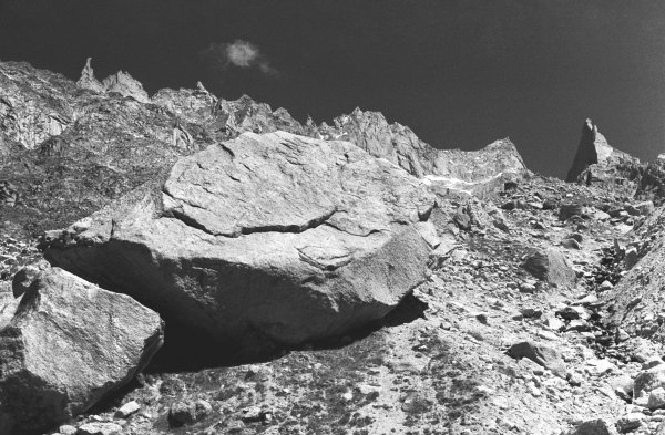 Lunar landscape before Kunzum Pass (b/w photo)  à 