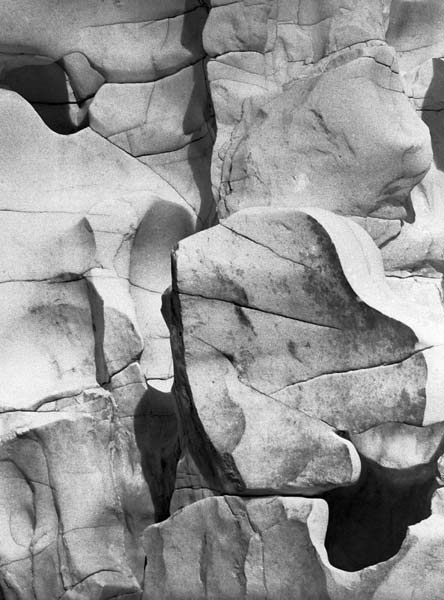 Marble rocks, Jabalpur, Madhya Pradesh (b/w photo)  à 