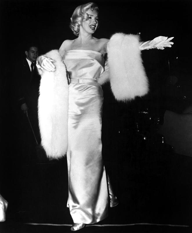 Marilyn Monroe at premiere of film Call Me Madam à 