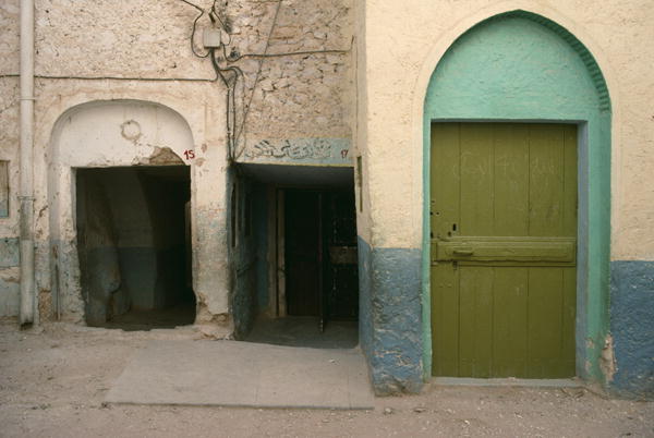 Medina of the city, a door (photo)  à 