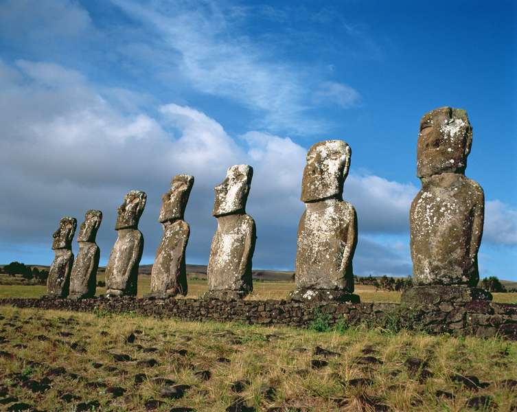 Monolithic Statues on Ahu Akivi, c.1000-1600 (photo)  à 
