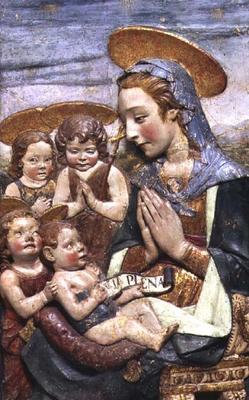 Madonna and Child with three cherubs, bas relief by Antonio Rossellino (1427-79) (tin glazed earthen à 