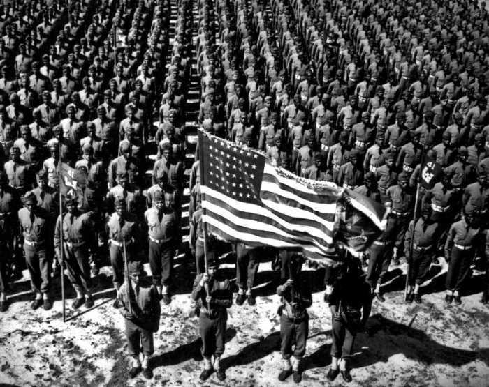 On parade, the 41st Engineers at Ft. Bragg, NC in colour guard ceremony à 