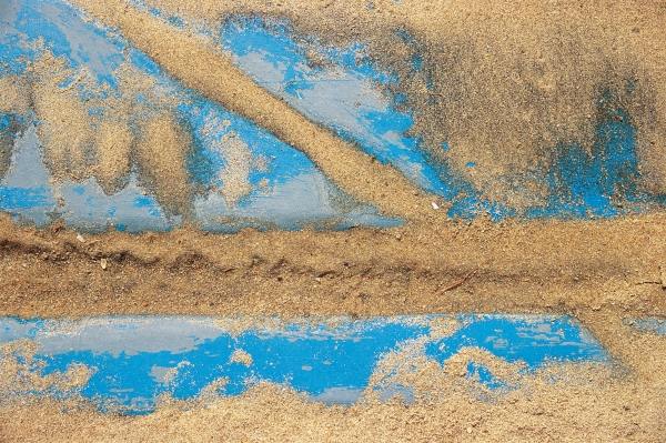 Paint on wood with sand (photo)  à 