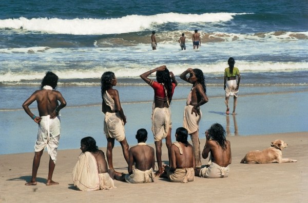 People from hinterland bathing during summer at beach, Bhaga (photo)  à 