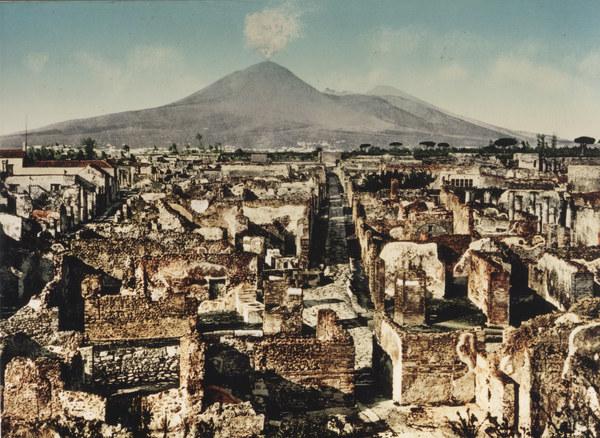 Italy, Pompeii, view across excavations à 