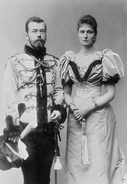 Portrait photograph of Tsar Nicholas II (1868-1918) and Princess Alix of Hesse (1872-1918) c.1894 (b à 