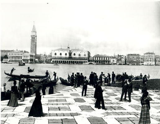 Panorama from the Molo of the Island of San Giorgio (b/w photo) 1880-1920 à 