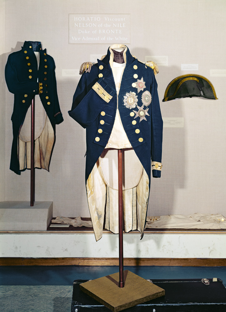 Royal Naval uniform worn Nelson at the battle of Trafalgar in 1805 (wool, silk, brass, metal thread, à 