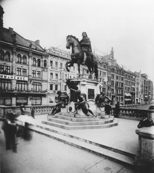 Reiterdenkmal Gr.Kurfürst/Foto Levy à 