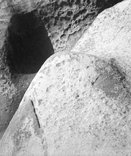 Rocks, Harihareshwar (b/w photo)  à 