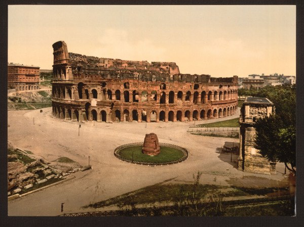 Italy, Rome, Colosseum and Meta sudante à 