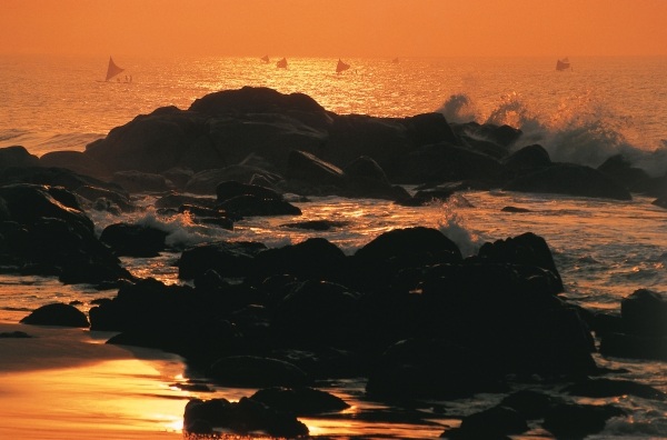 Sea in silhouette (photo)  à 
