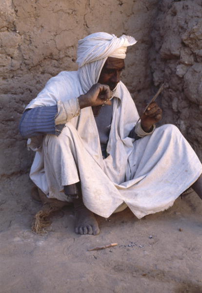 Seated man, Taghit (photo)  à 