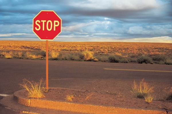 Stop sign at road (photo)  à 