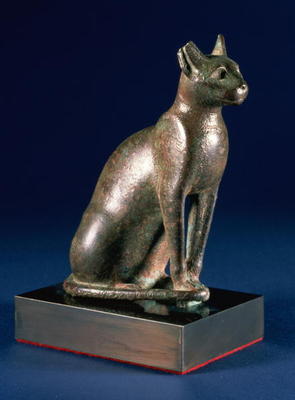 Seated cat with pierced ears and incised whiskers, Egyptian, Saite, Late Period, 26th Dynasty, 664-5 à 