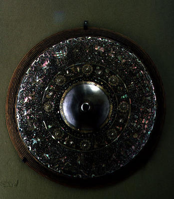 Shield, Persian, 1879 (mother-of-pearl inlay and metal) à 