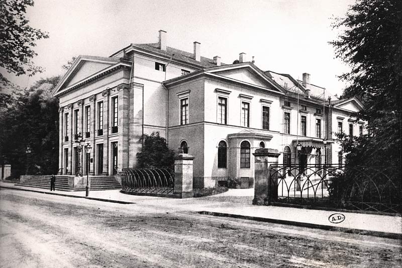 The Meiningen Court Theatre, Munich, c.1900 (b/w photo)  à 