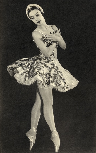 Tamara Toumanova, from ''Footnotes to the Ballet'', published 1938 (b/w photo)  à 