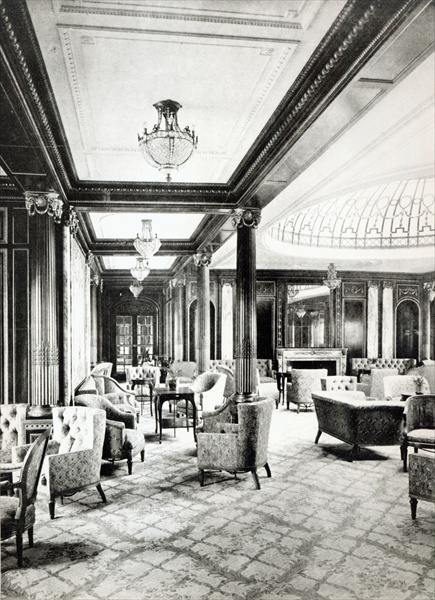 The First Class Lounge of the Ocean Liner ''Mauretania'', c.1906 (b/w photo)  à 